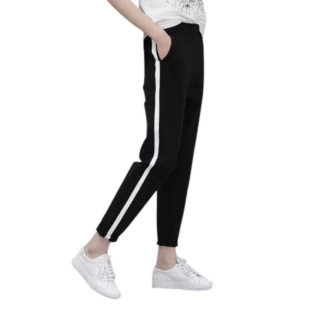 Maddie Girls Black Casual Basic Slim Solid Black Pant Size L